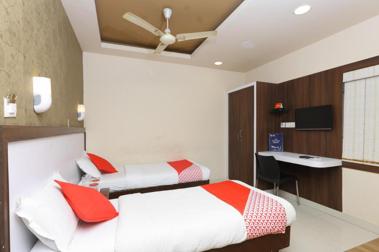 Oyo 4324 Emerald Manor Hotel